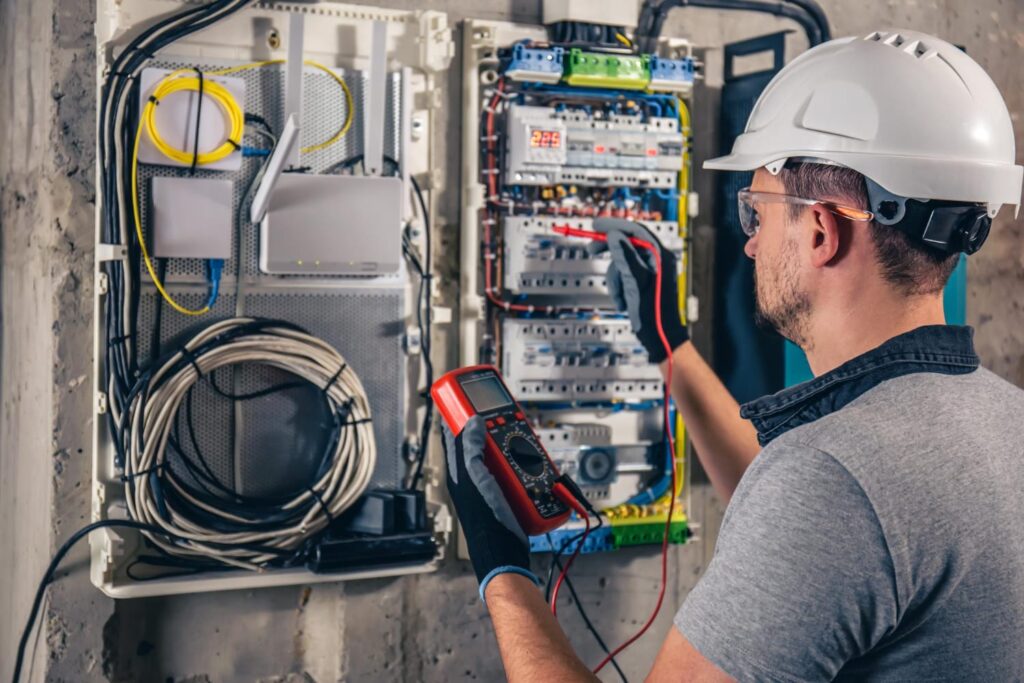 Elektryk z uprawnieniami